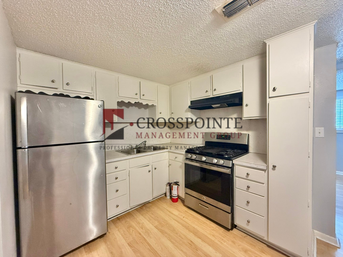 123 W Phillips St - Photo 2 of 9