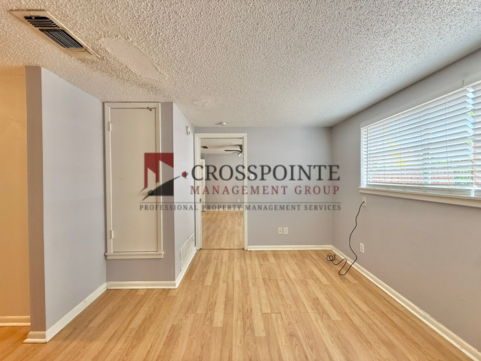 123 W Phillips St - Photo 4 of 9