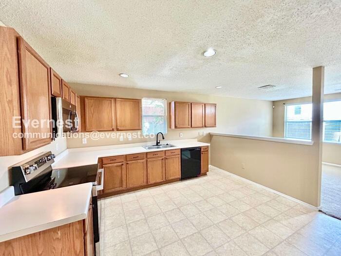 3422 Lipizzan Dr - Photo 2 of 28