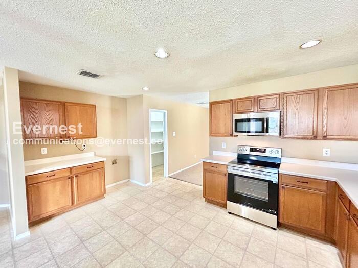 3422 Lipizzan Dr - Photo 3 of 28