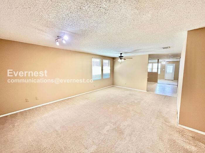 3422 Lipizzan Dr - Photo 5 of 28