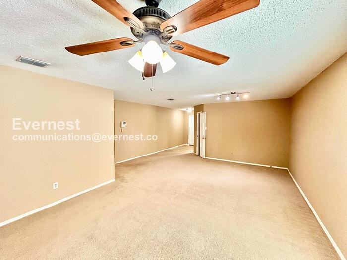 3422 Lipizzan Dr - Photo 6 of 28