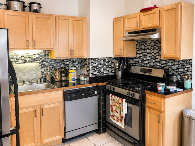 1512 Hyde Park Ave #1 - Photo 6 of 10