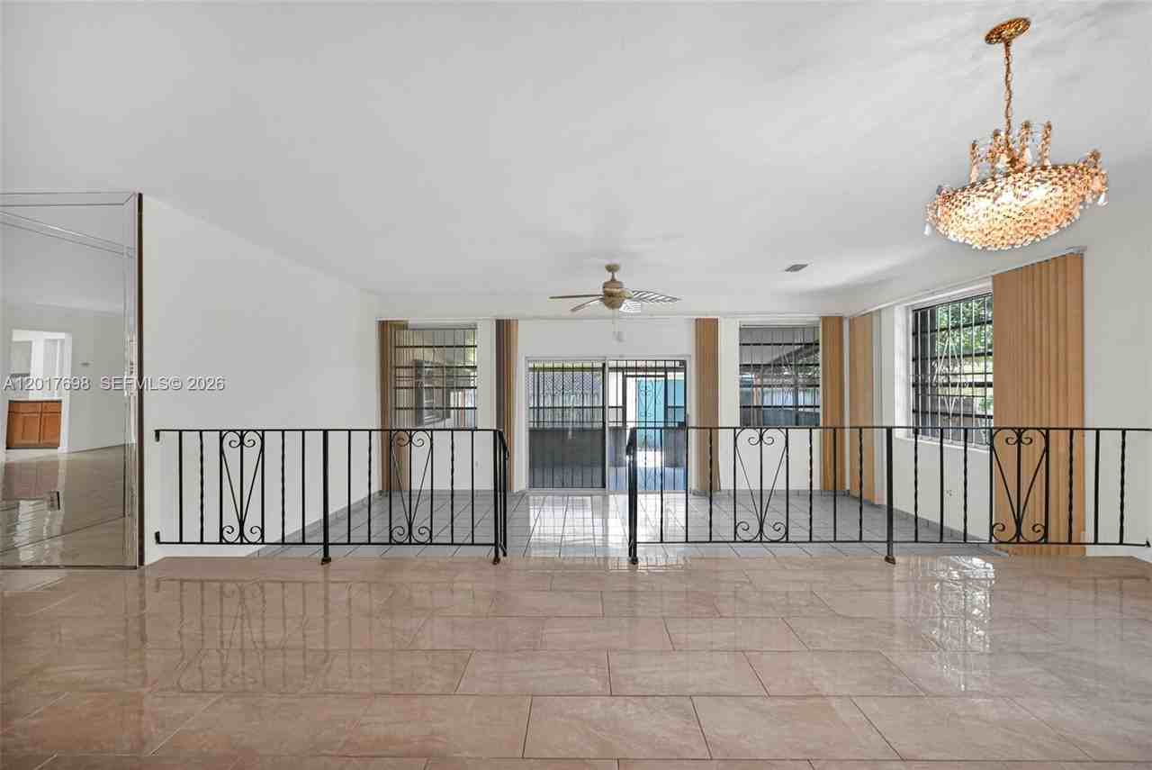 244 Nw 43rd St #NA - Photo 3 of 20