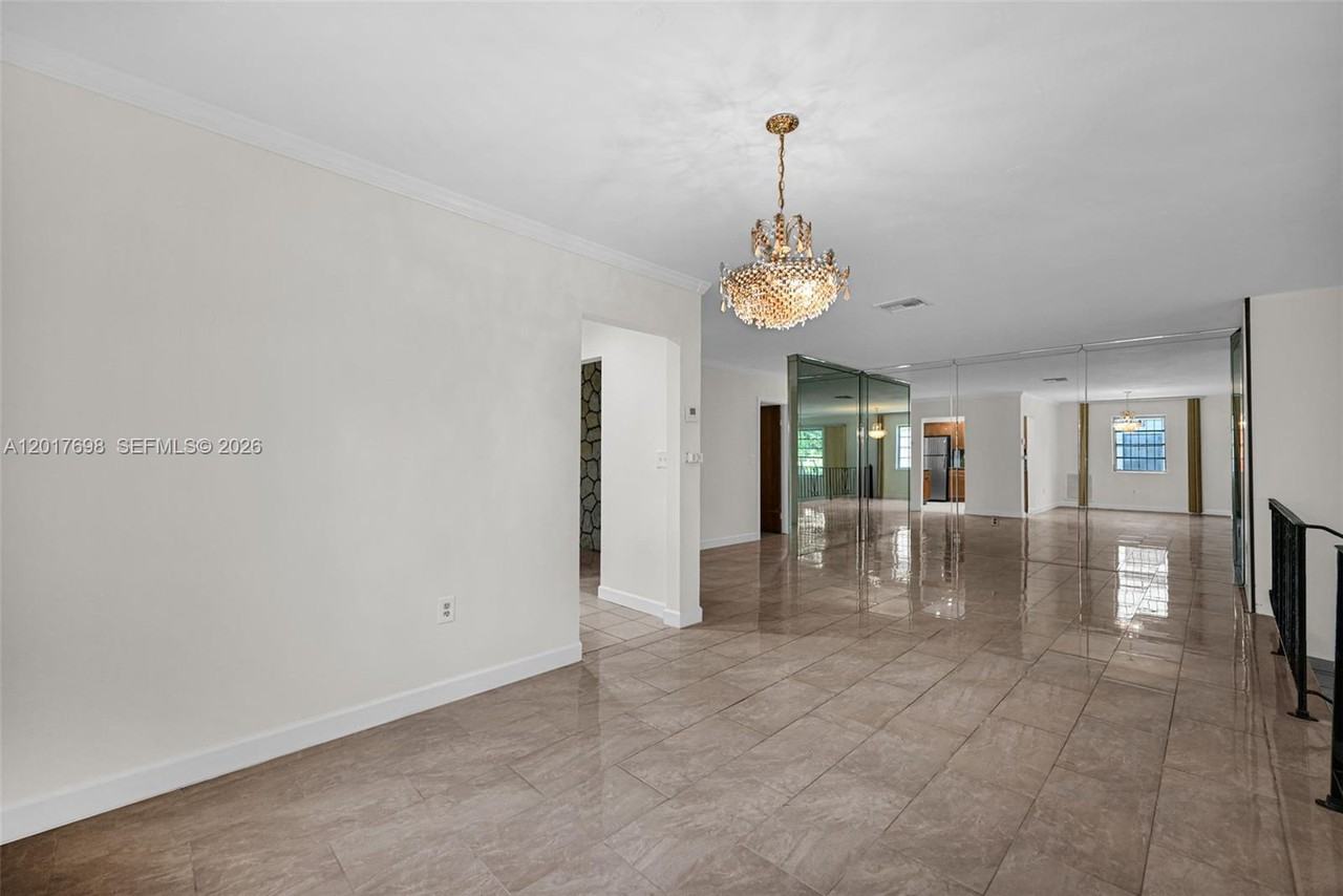 244 Nw 43rd St #NA - Photo 4 of 20