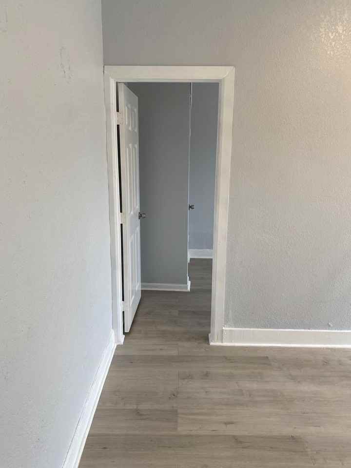 813 1/2 W 43rd St #1 - Photo 7 of 12