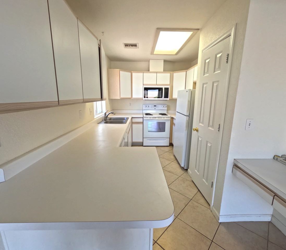 299 Phyllis Dr #4 - Photo 6 of 23