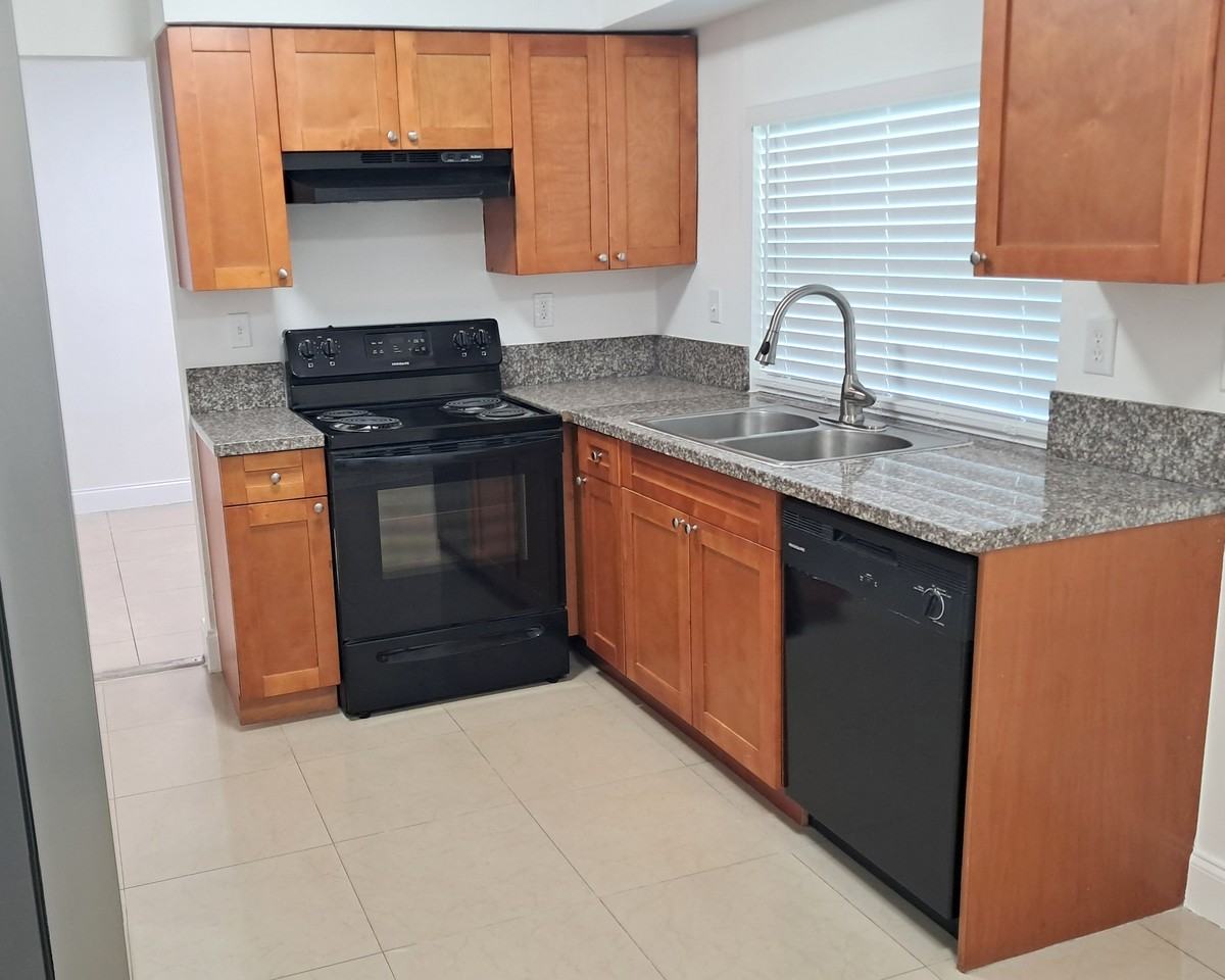 8361 Nw 28th Pl #NA - Photo 5 of 30