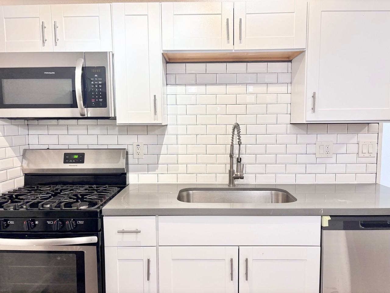 137 E Coronado Rd #6 - Photo 6 of 34