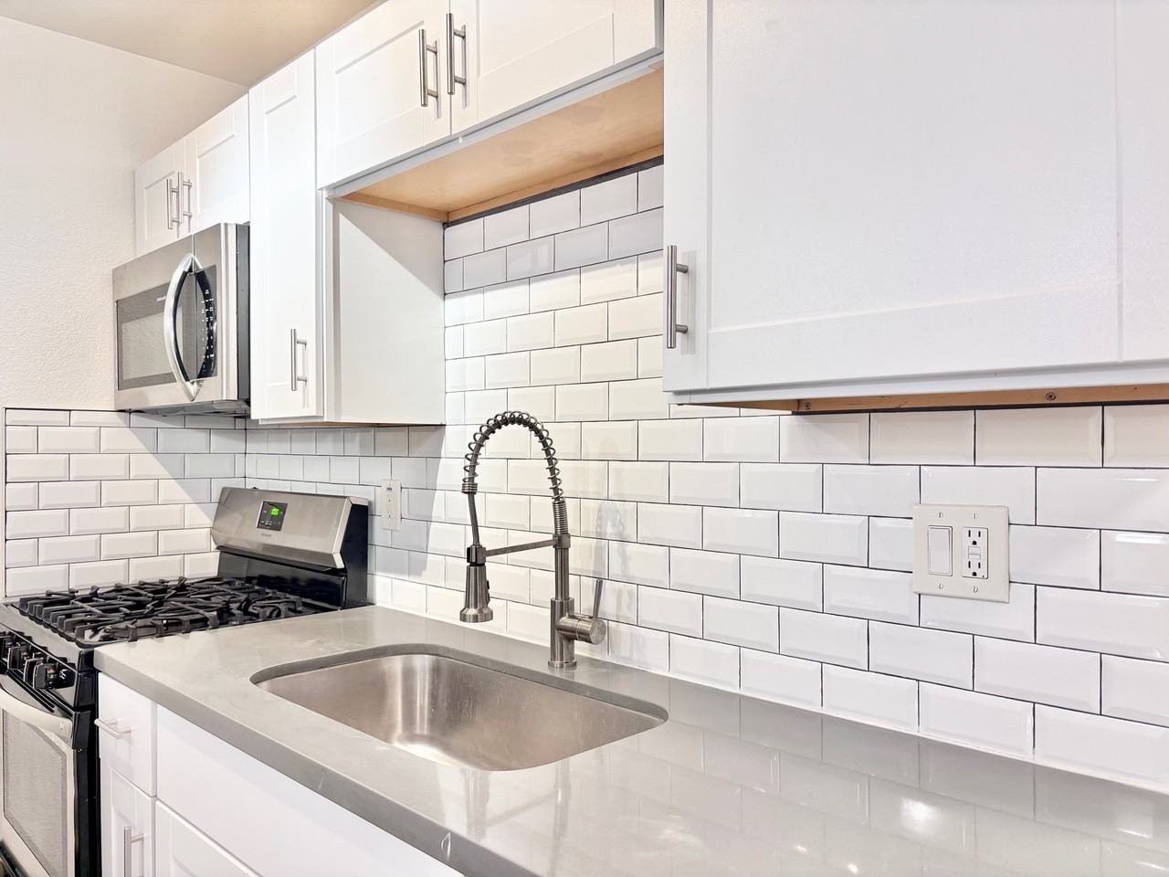 137 E Coronado Rd #6 - Photo 7 of 34