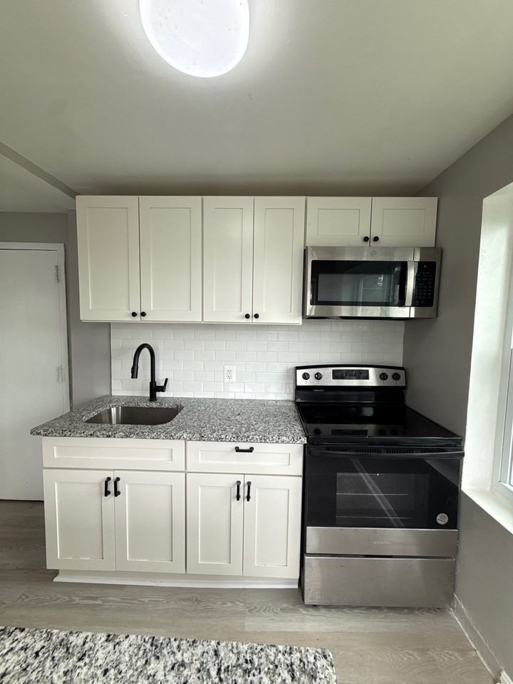 511 E 43rd St #NA - Photo 3 of 14