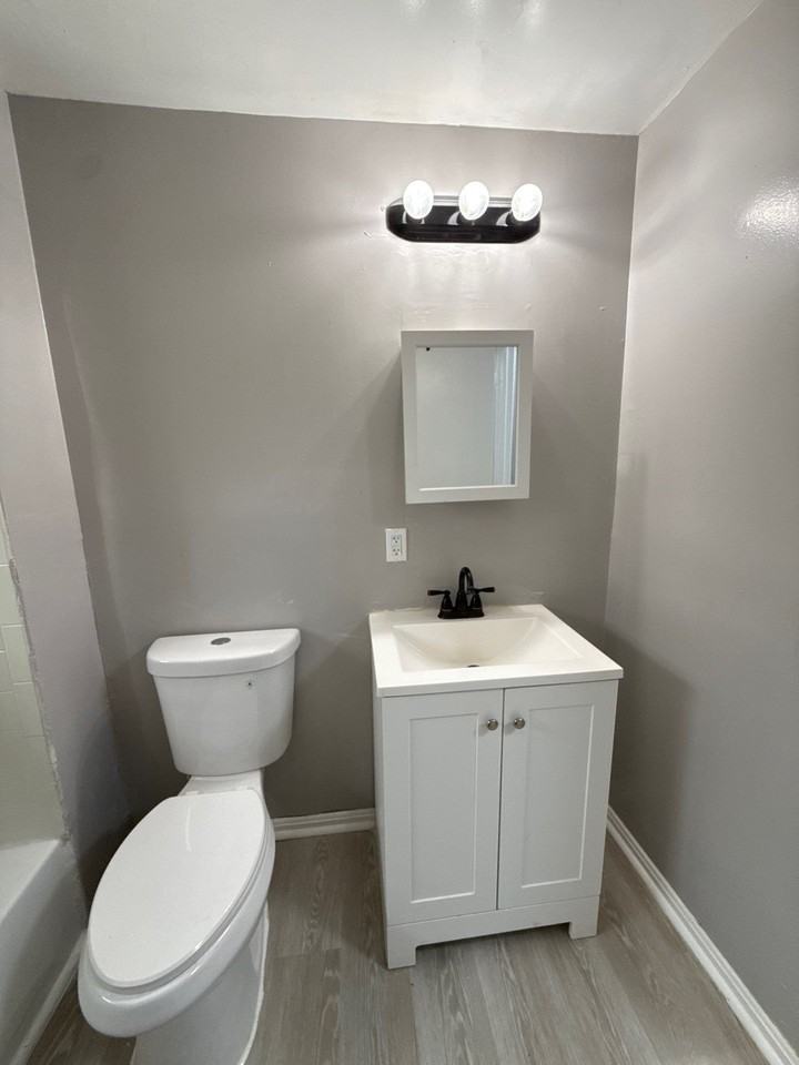 511 E 43rd St #NA - Photo 5 of 14