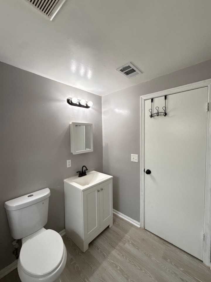511 E 43rd St #NA - Photo 7 of 14