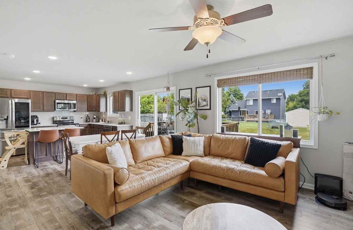 725 17th St Se #NA - Photo 5 of 16