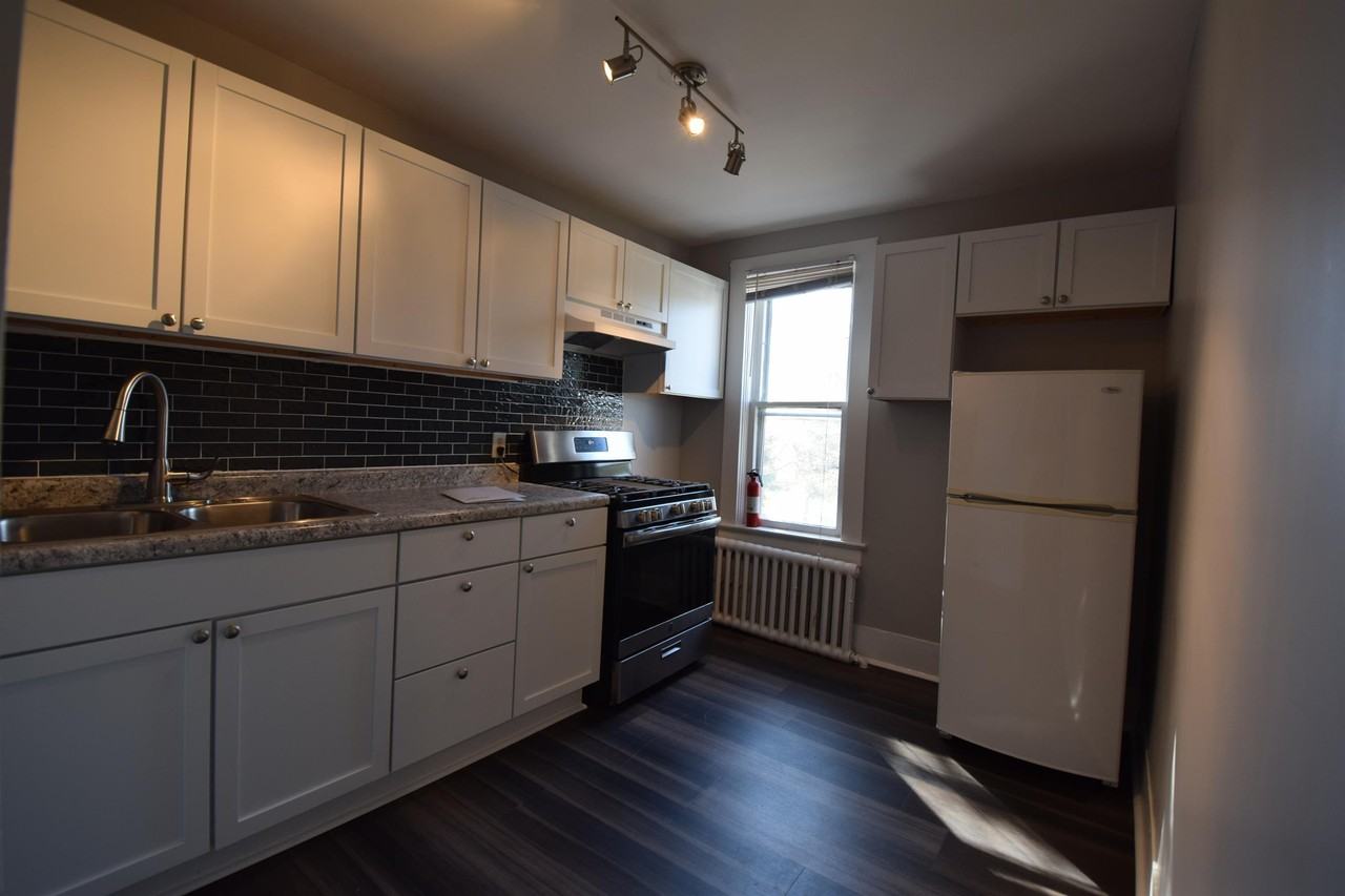 1104 N 5th St #3 - Photo 6 of 11