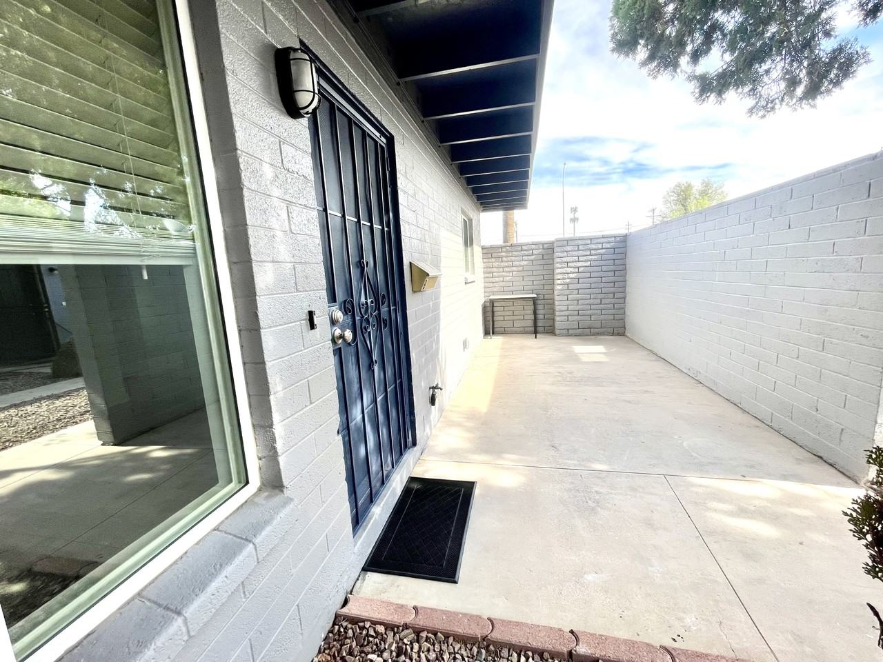 1058 W Flint St #B - Photo 3 of 20
