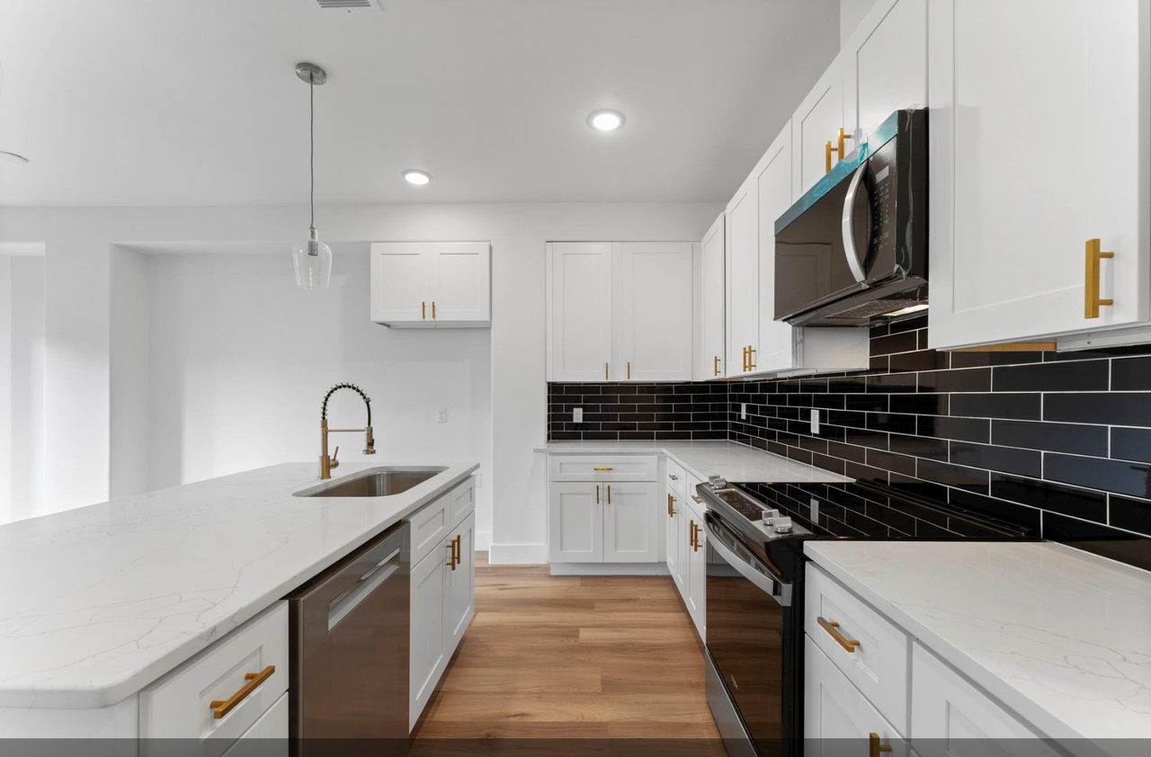 Carver Rd #B - Photo 2 of 4