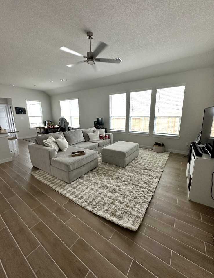 1041 Willowbrook #NA - Photo 2 of 10