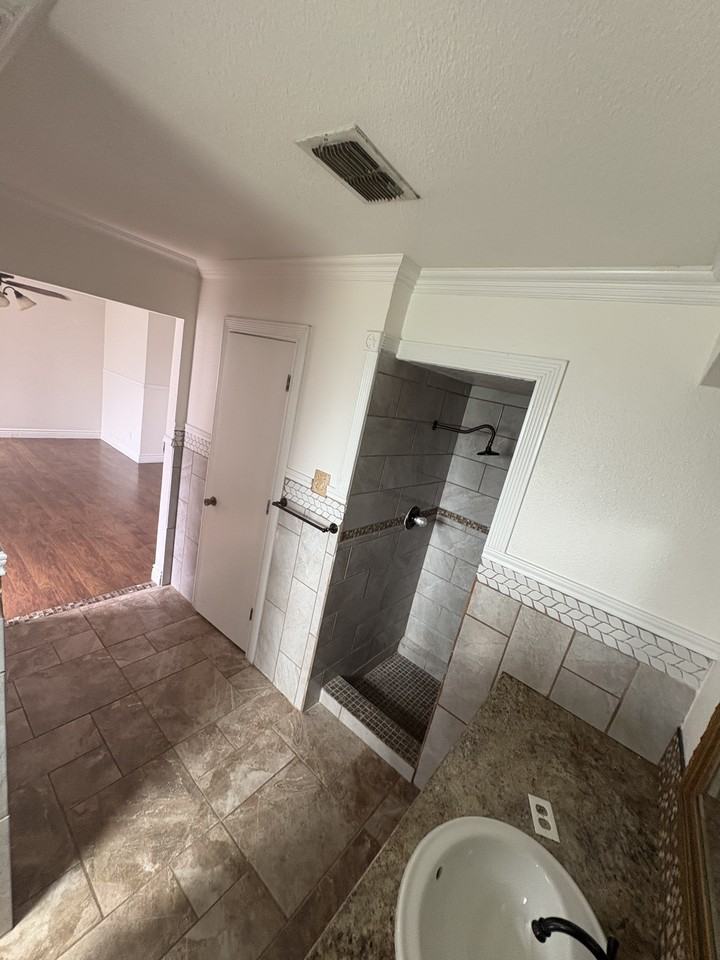 433 Overcrest Dr #NA - Photo 6 of 13
