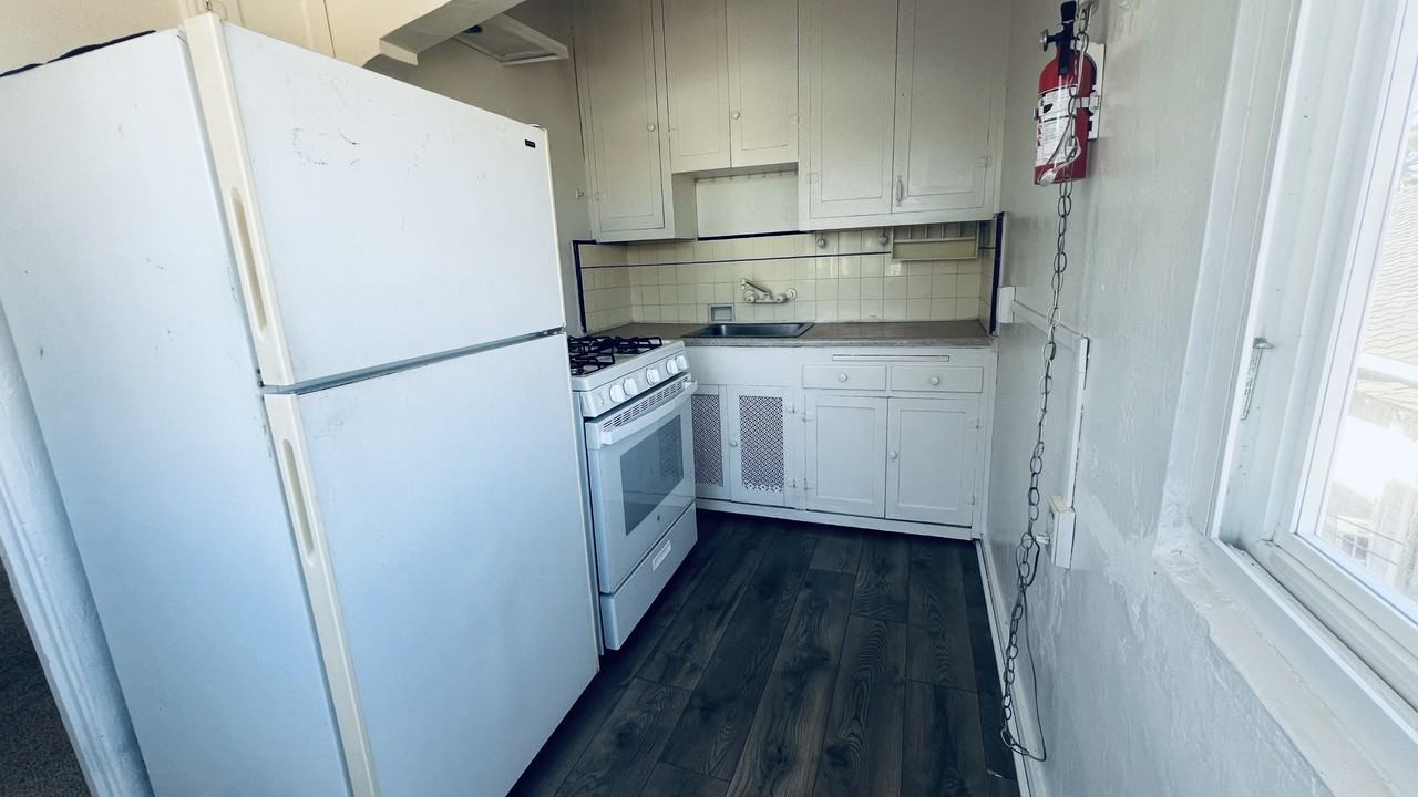 300 N 11th St #3 - Photo 5 of 6