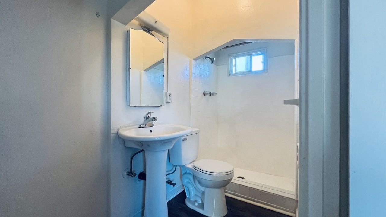 300 N 11th St #3 - Photo 6 of 6