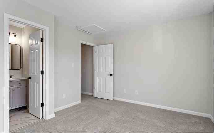 401 W Williams St #401 - Photo 4 of 8