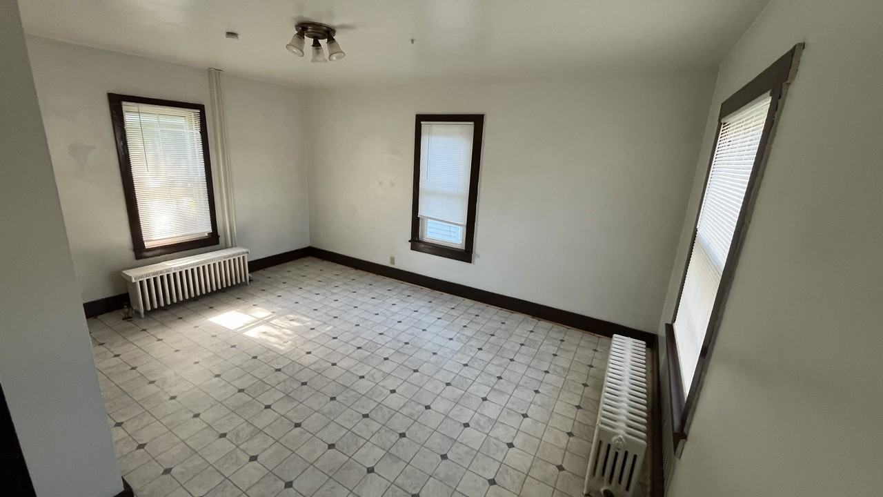 352 Spruce St #1 - Photo 3 of 4