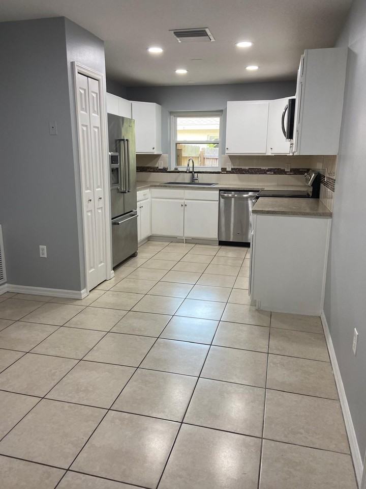 658 Caribou Ct #NA - Photo 3 of 15