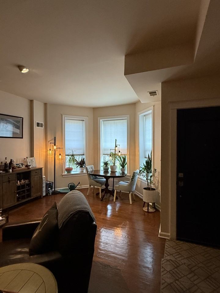 714 G St Ne #1 - Photo 2 of 12
