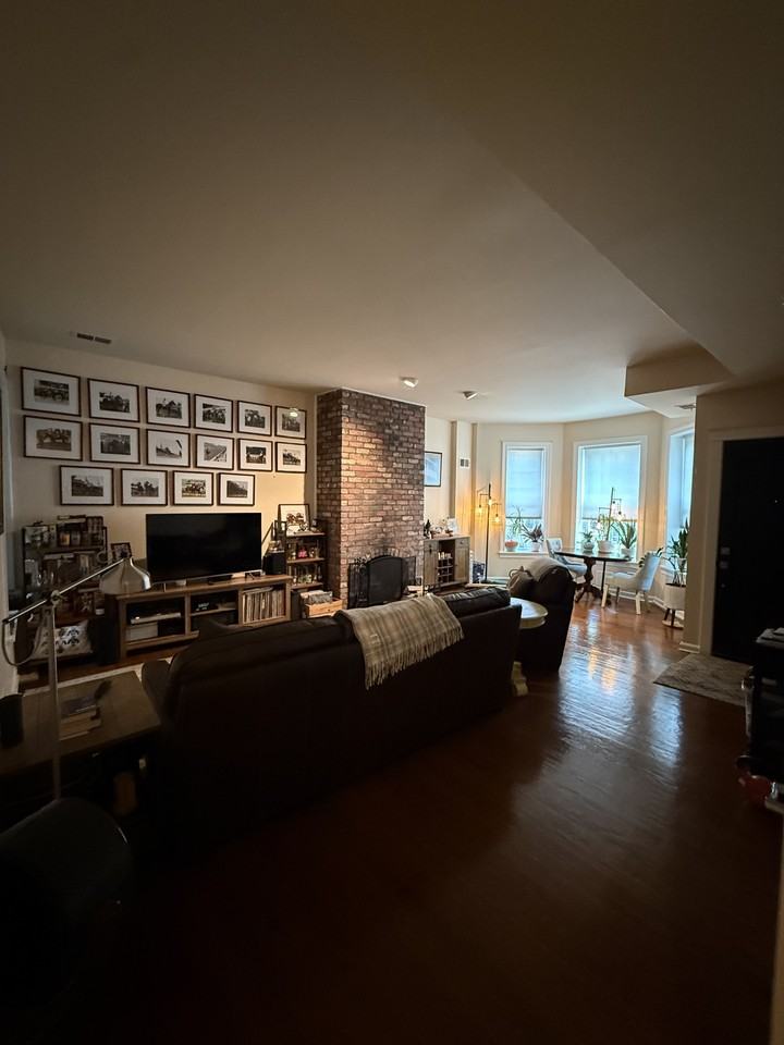 714 G St Ne #1 - Photo 3 of 12