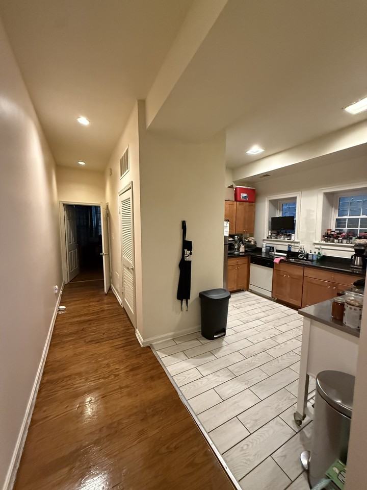 714 G St Ne #1 - Photo 4 of 12