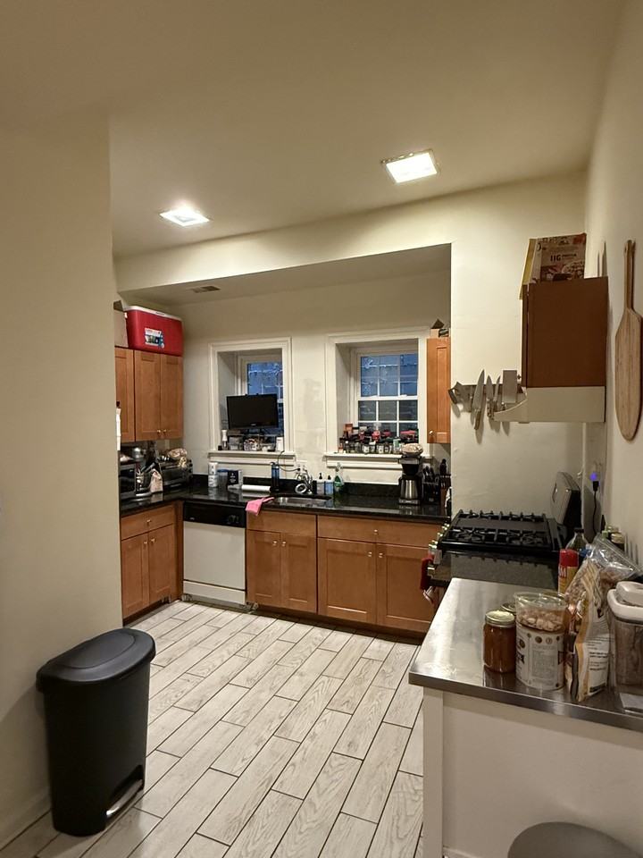 714 G St Ne #1 - Photo 5 of 12