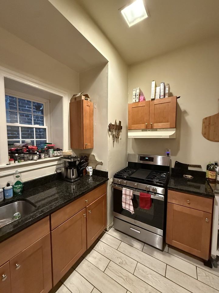 714 G St Ne #1 - Photo 6 of 12