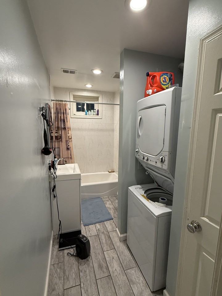714 G St Ne #1 - Photo 7 of 12