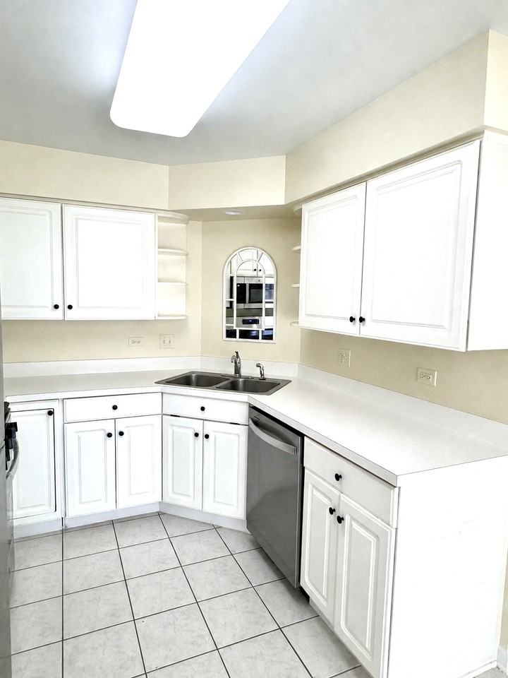 1329 Newport St - Photo 4 of 26