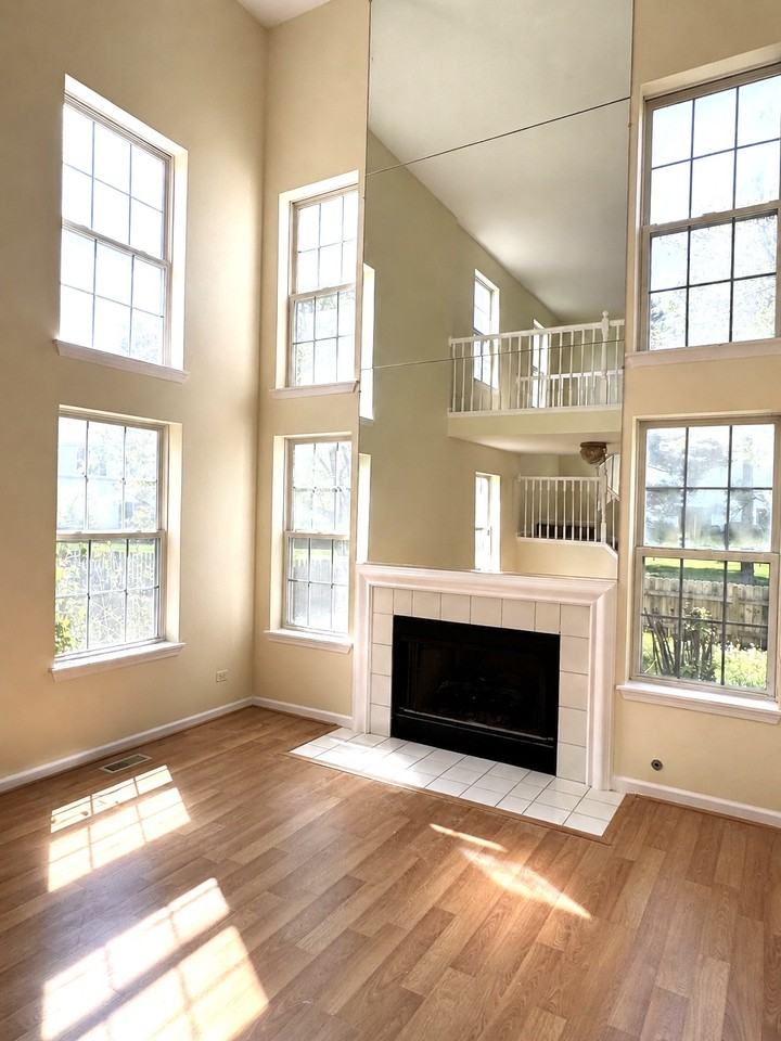 1329 Newport St - Photo 3 of 26