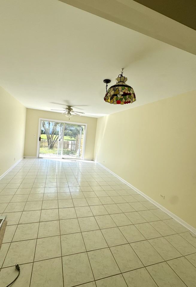 1329 Newport St - Photo 6 of 26