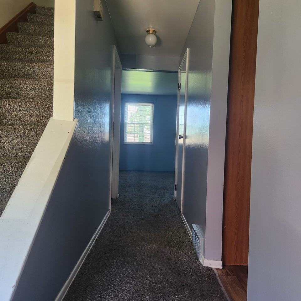 139 Whitestown Vlg #B - Photo 3 of 19