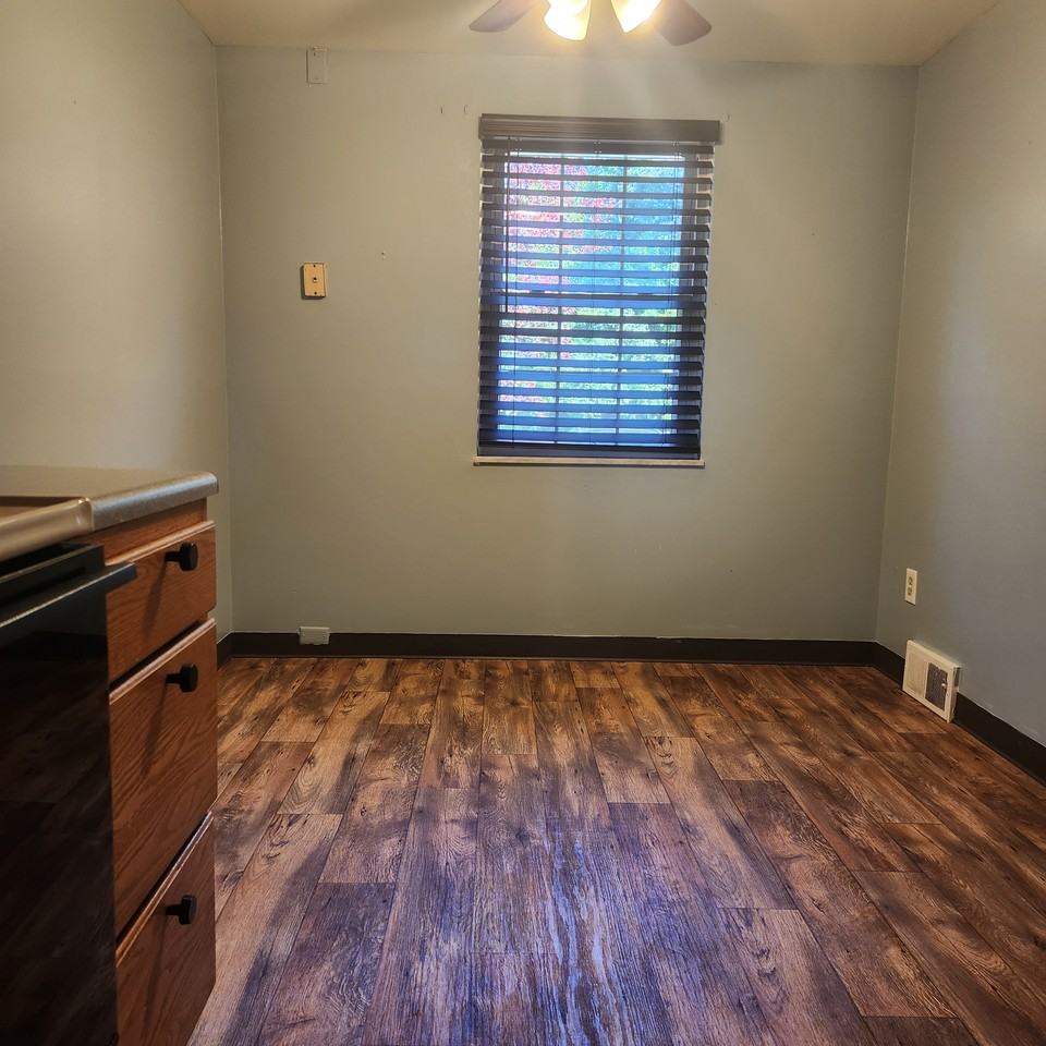 139 Whitestown Vlg #B - Photo 7 of 19