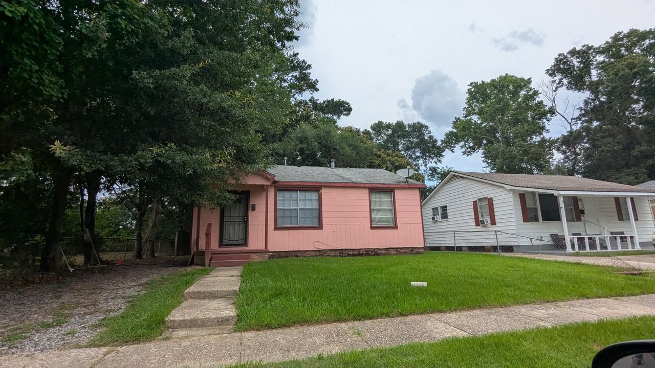 3859 Brady St #NA - Photo 5 of 6