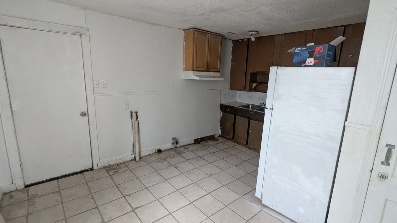 3859 Brady St #NA - Photo 6 of 6