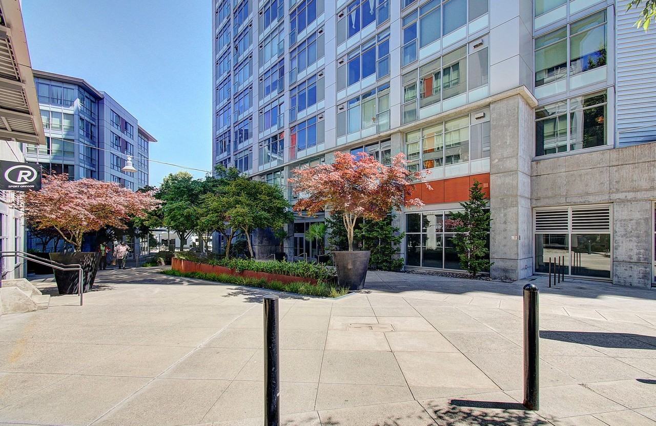 1926 W Burnside St #204 - Photo 3 of 22