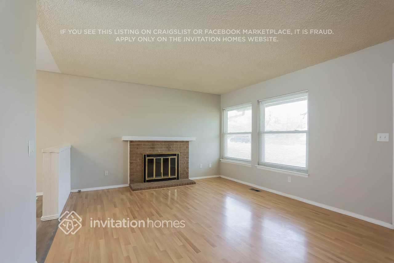 16803 E Nassau Dr - Photo 2 of 13