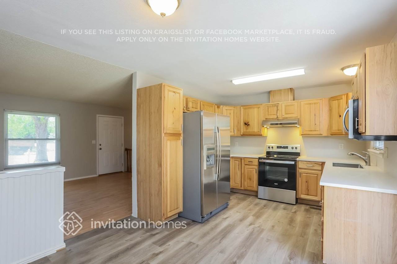 16803 E Nassau Dr - Photo 5 of 13