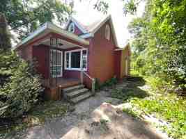 featured image of 707 N Lafayette St