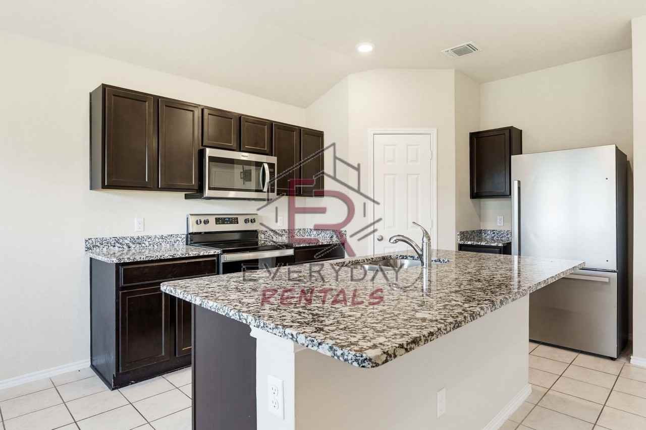 5605 Madelyn Dr - Photo 4 of 15