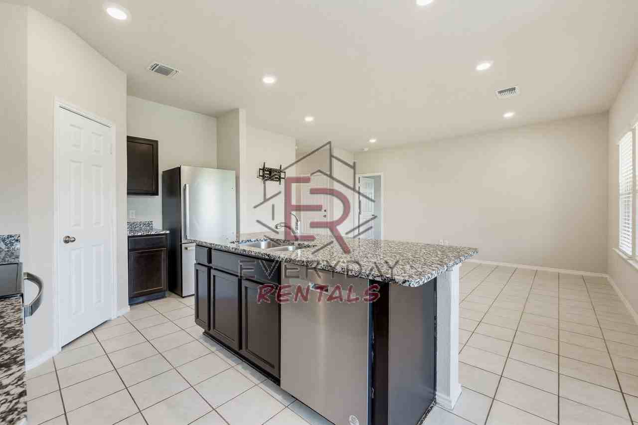 5605 Madelyn Dr - Photo 5 of 15
