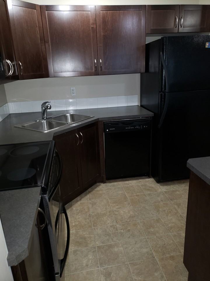 311 392 Silverberry Road - Photo 3 of 9