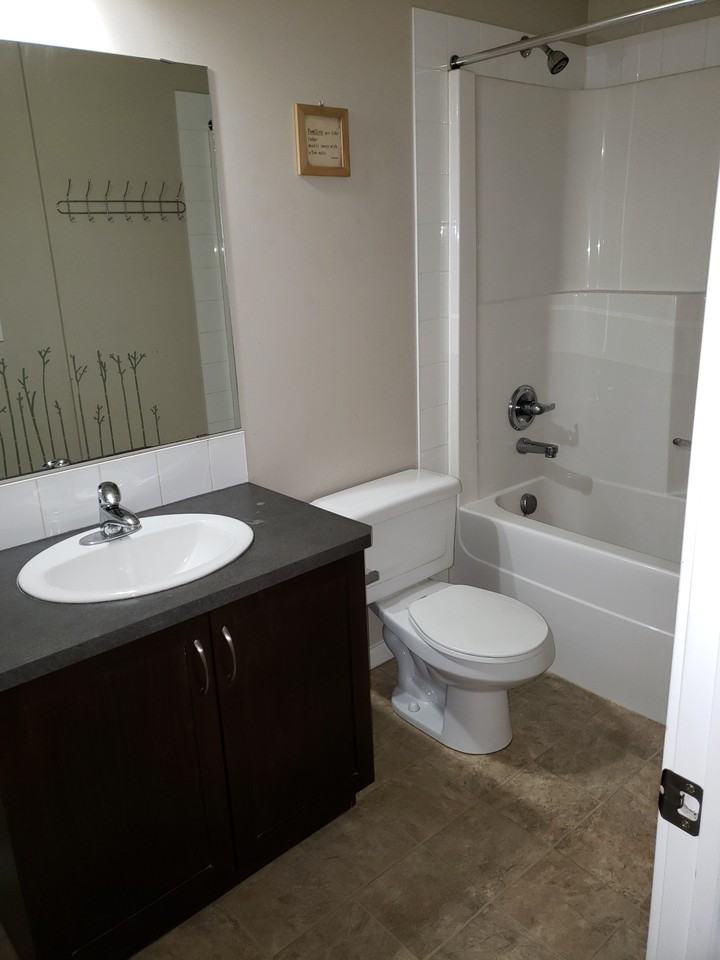 311 392 Silverberry Road - Photo 4 of 9