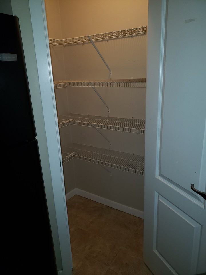 311 392 Silverberry Road - Photo 6 of 9